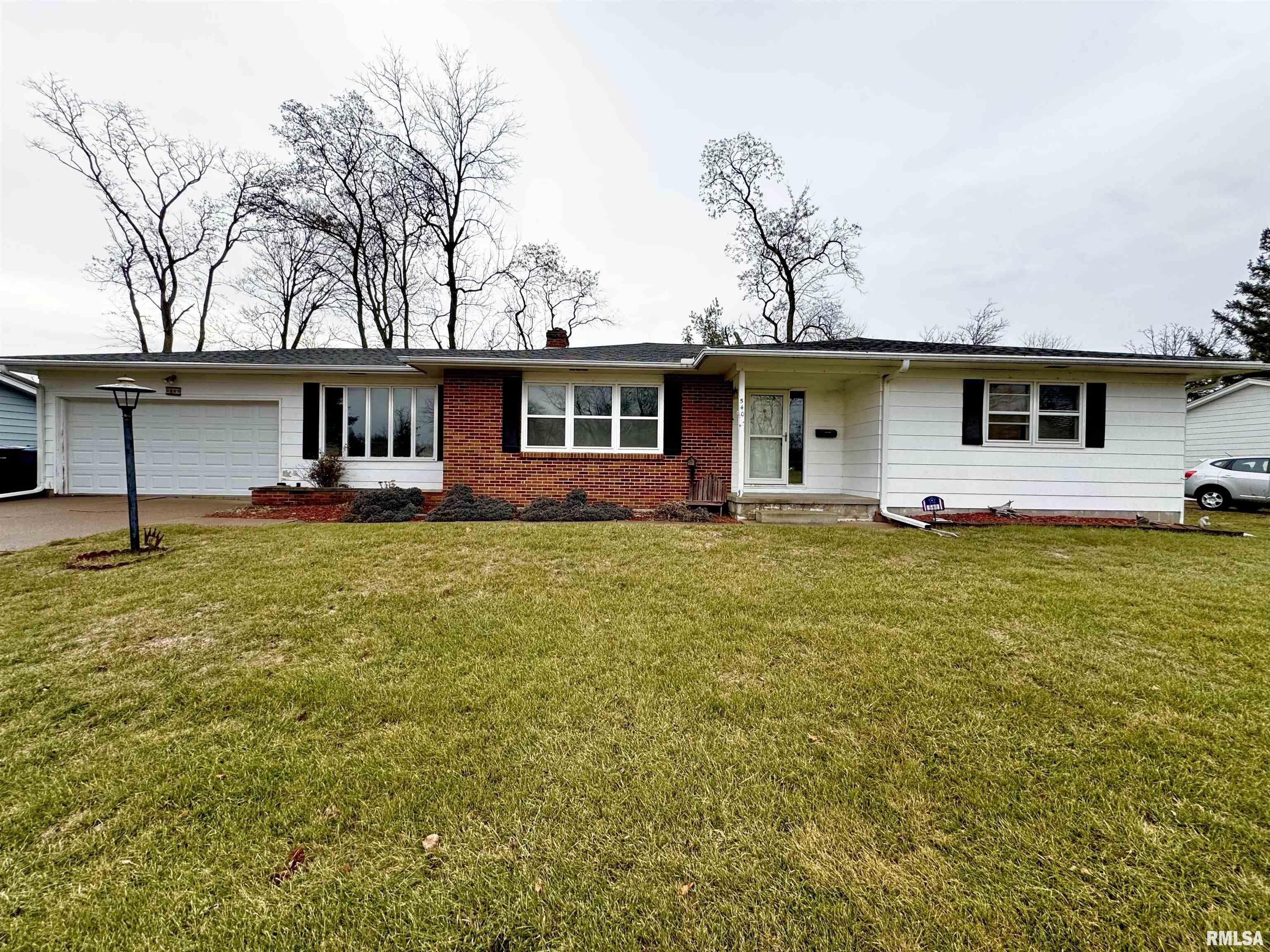 540 Scenic Drive, Clinton, Iowa image 1