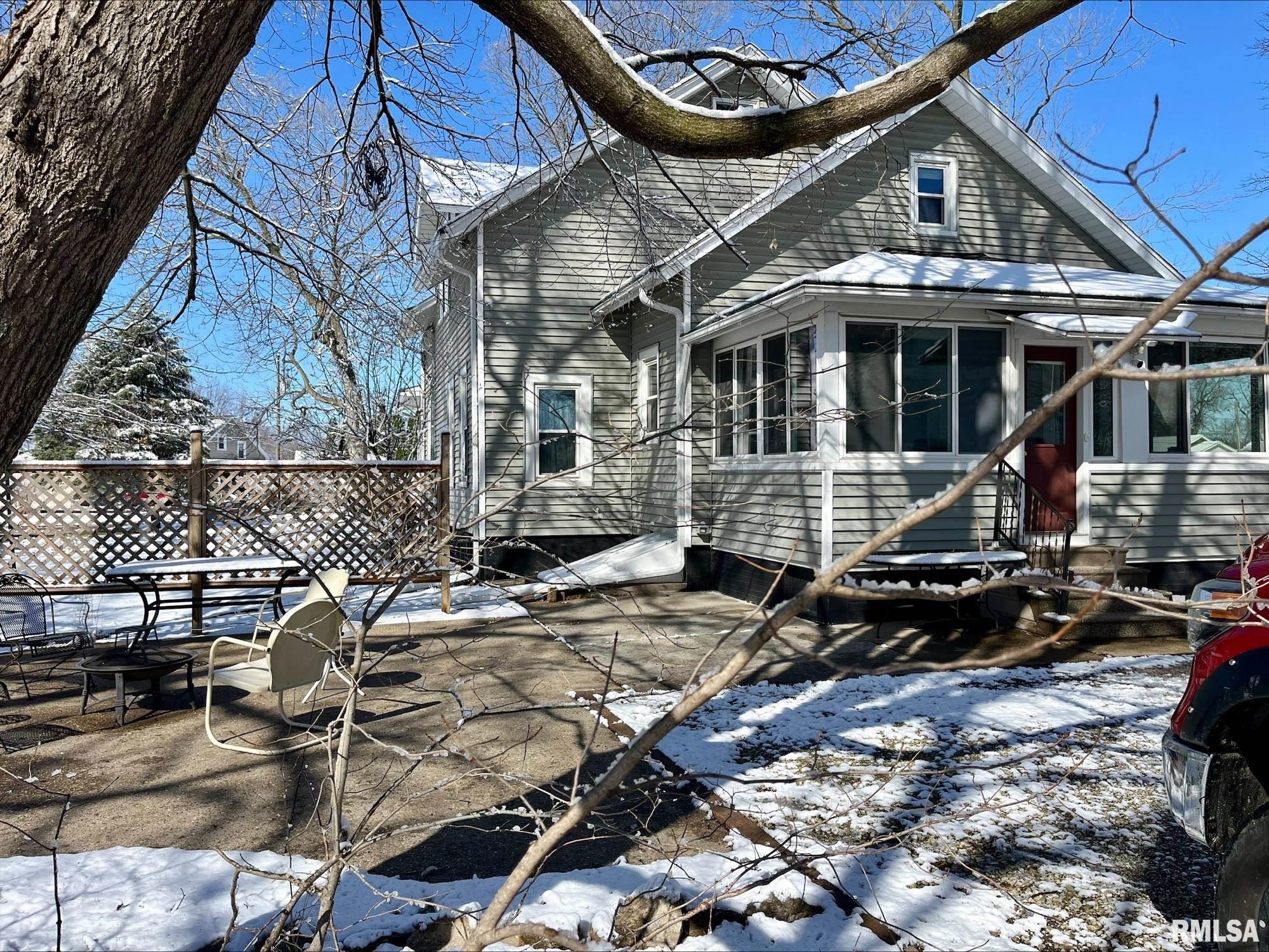 325 Division Street, Galesburg, Illinois image 6