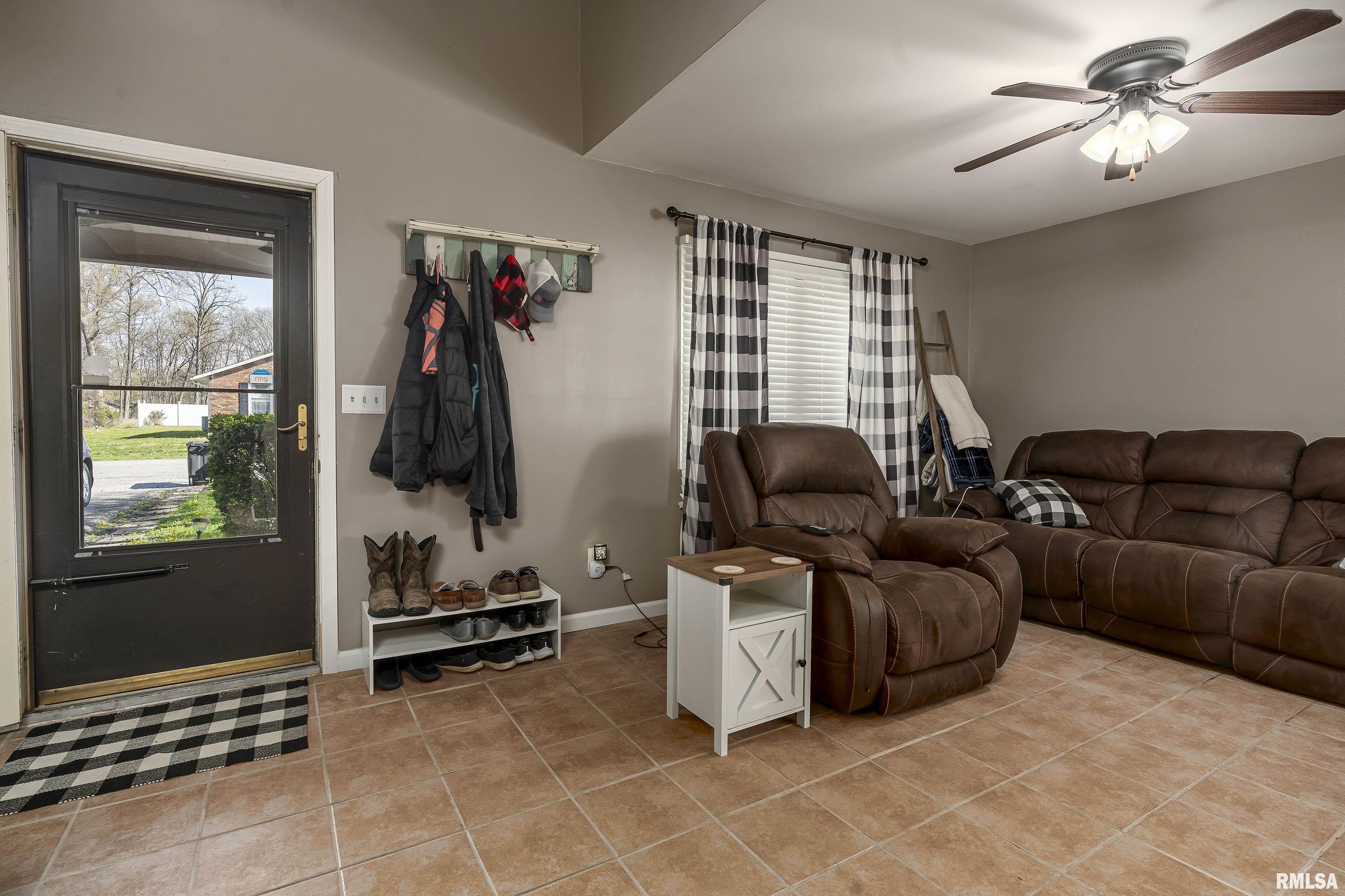1395 N Cypress Drive, Carbondale, Illinois image 5