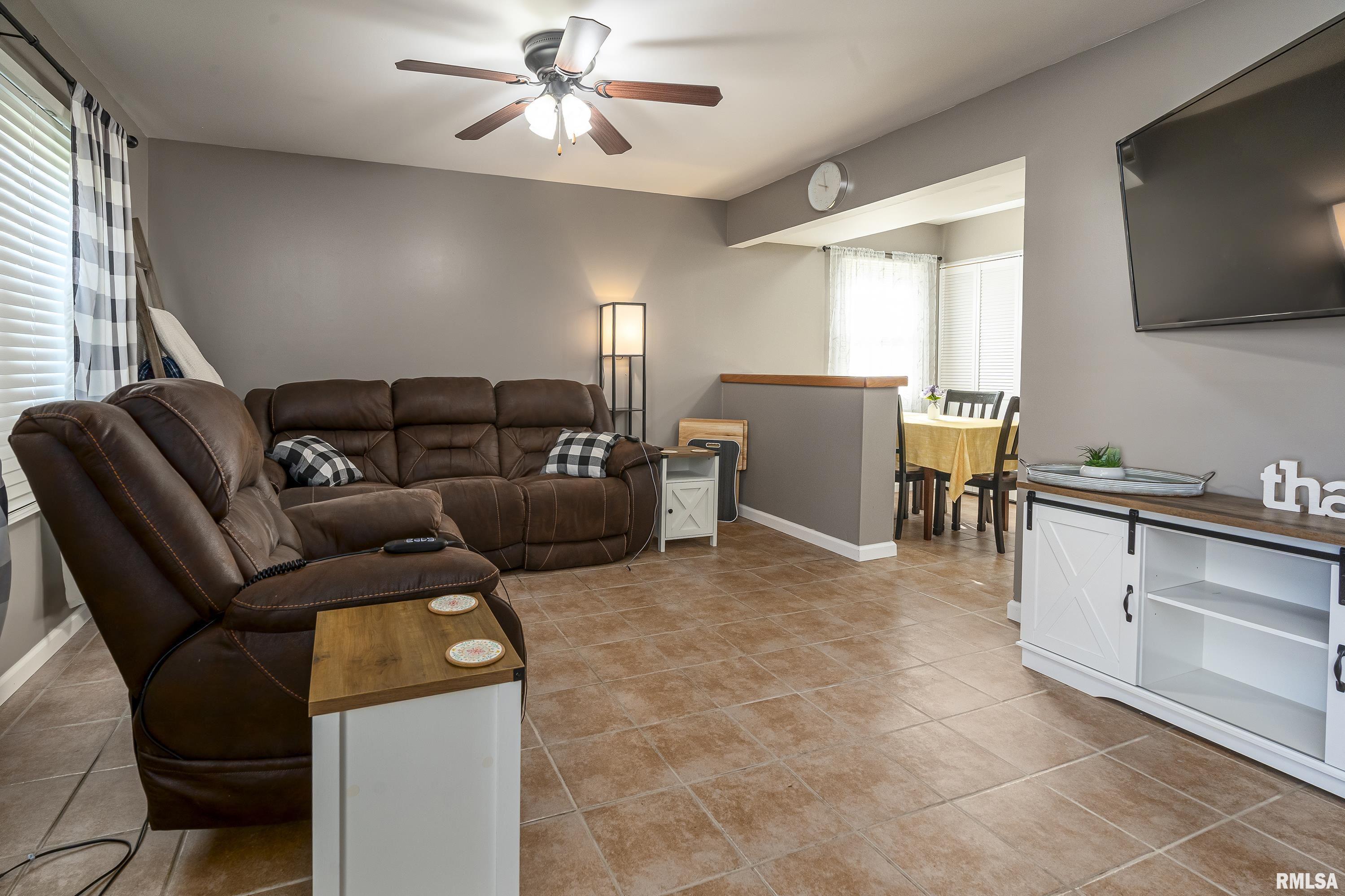 1395 N Cypress Drive, Carbondale, Illinois image 4