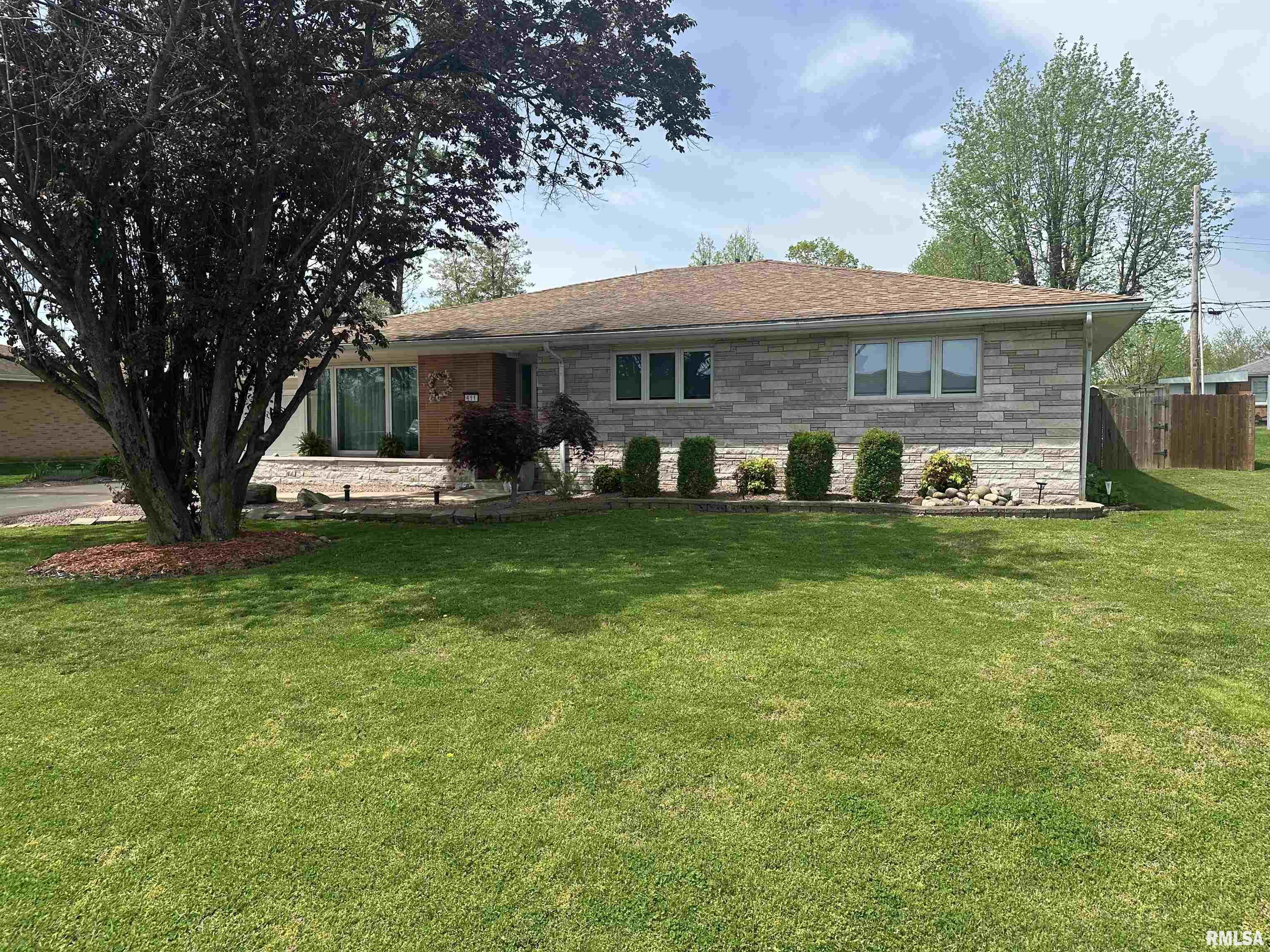111 Panther Drive, Pinckneyville, Illinois image 1