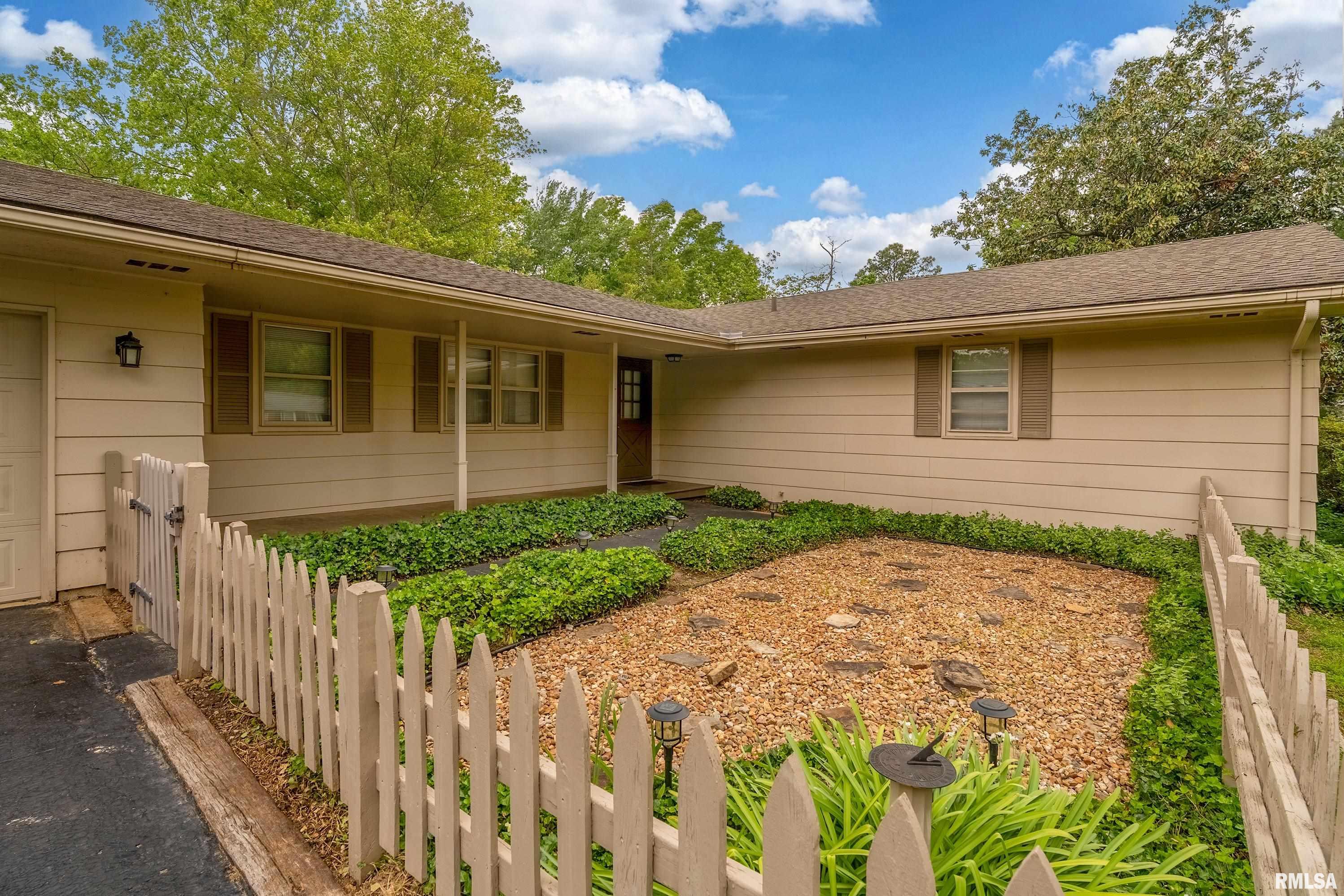 2605 W Sunset Drive, Carbondale, Illinois image 3