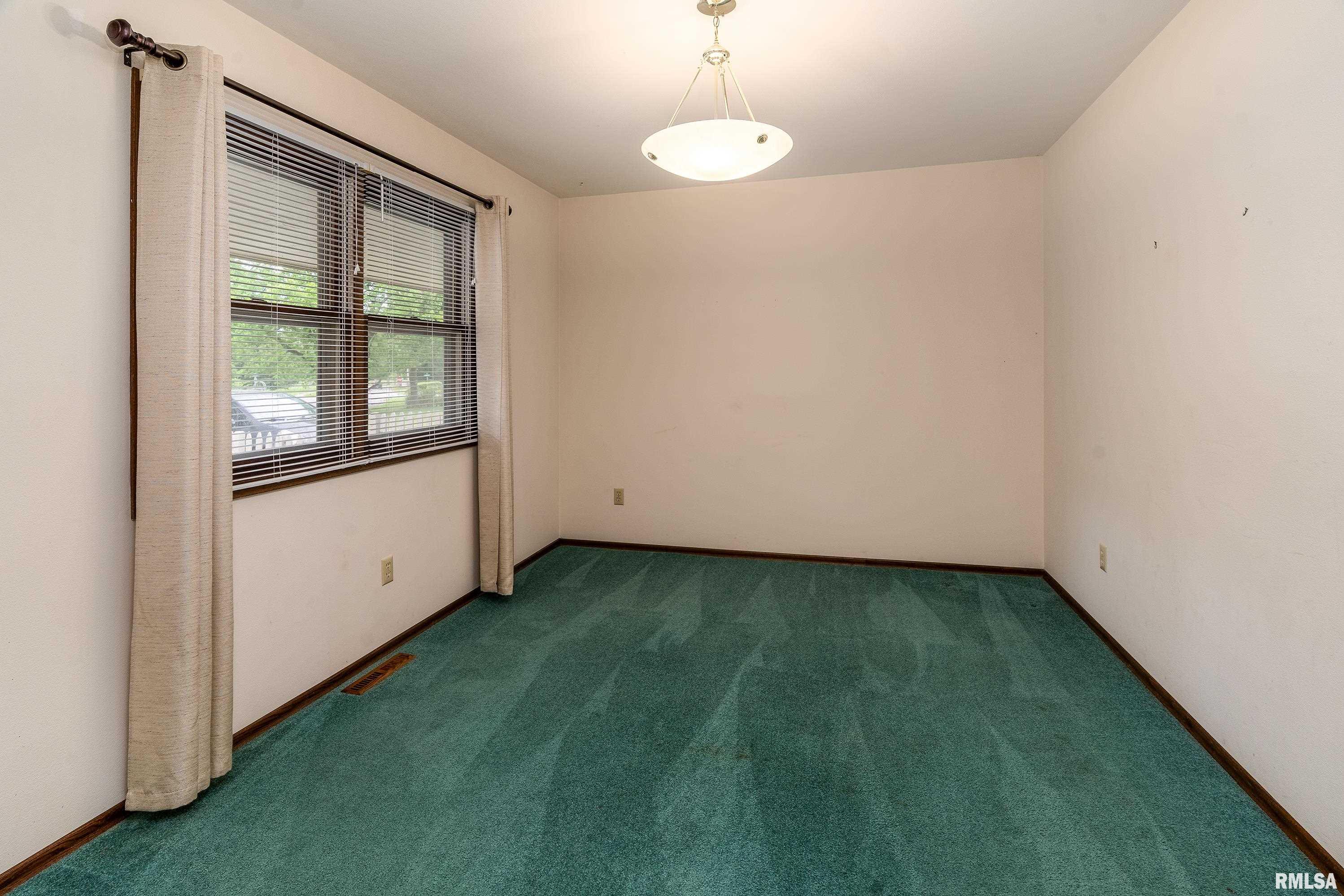 2605 W Sunset Drive, Carbondale, Illinois image 8