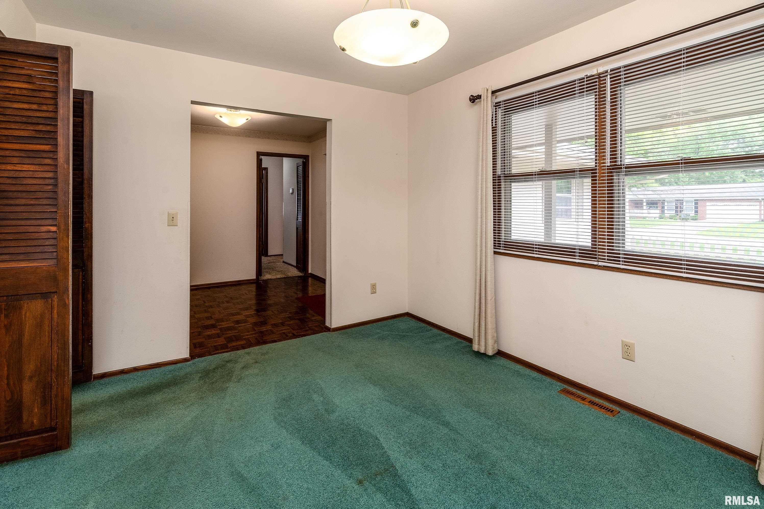 2605 W Sunset Drive, Carbondale, Illinois image 9