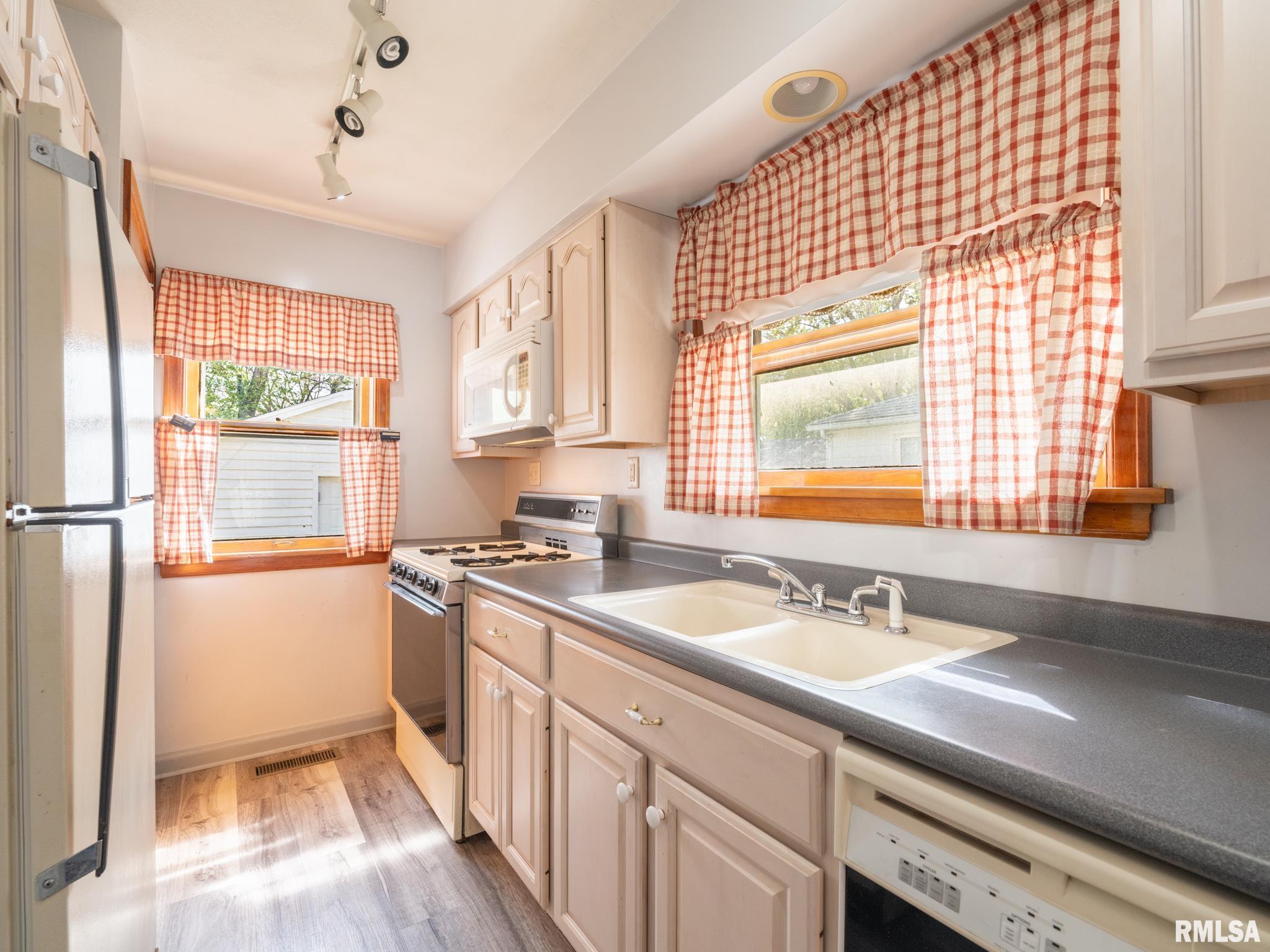 128 Lucinda Street, Pekin, Illinois image 10