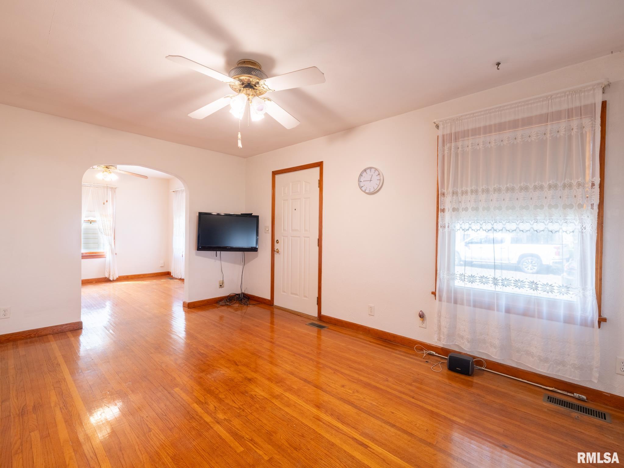 128 Lucinda Street, Pekin, Illinois image 5