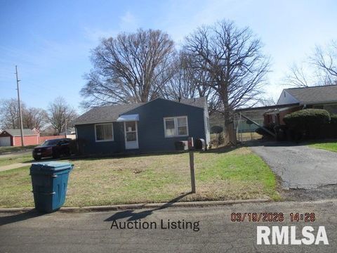 Homes For Sale - 624 E Wilson Avenue<br/> Peoria, IL 61603