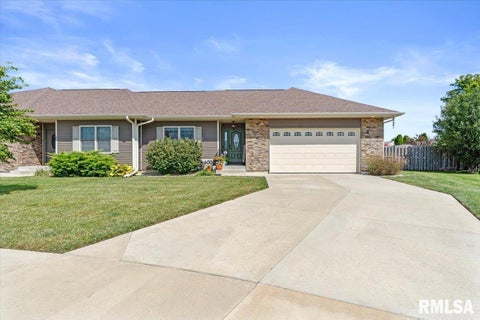 Homes For Sale - 600 Liana Avenue<br/> Sangamon County, New Berlin, IL 62670