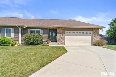 Homes For Sale - 600 Liana Avenue<br/> New Berlin, IL 62670