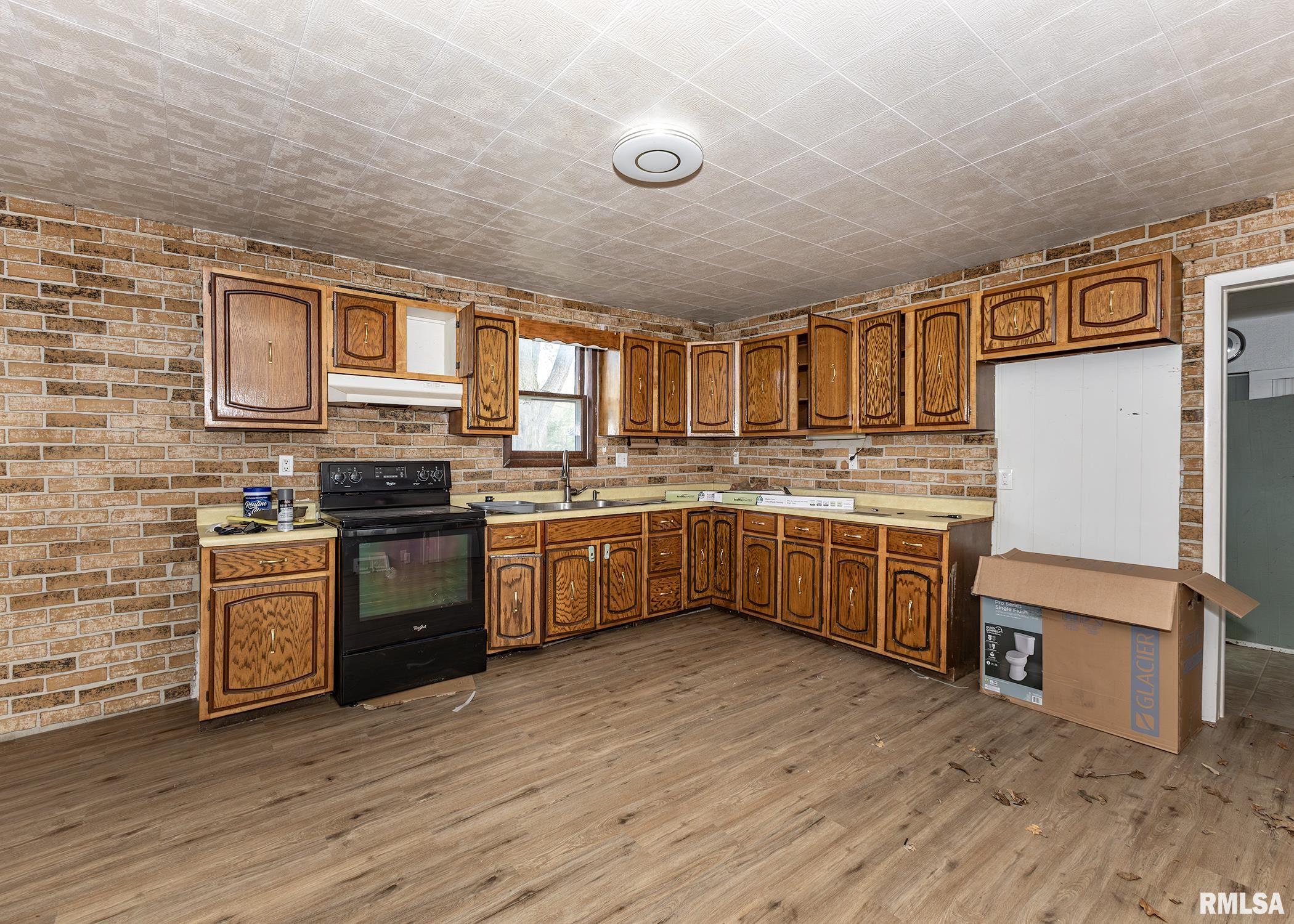 270 21st Avenue North, Clinton, Iowa image 9