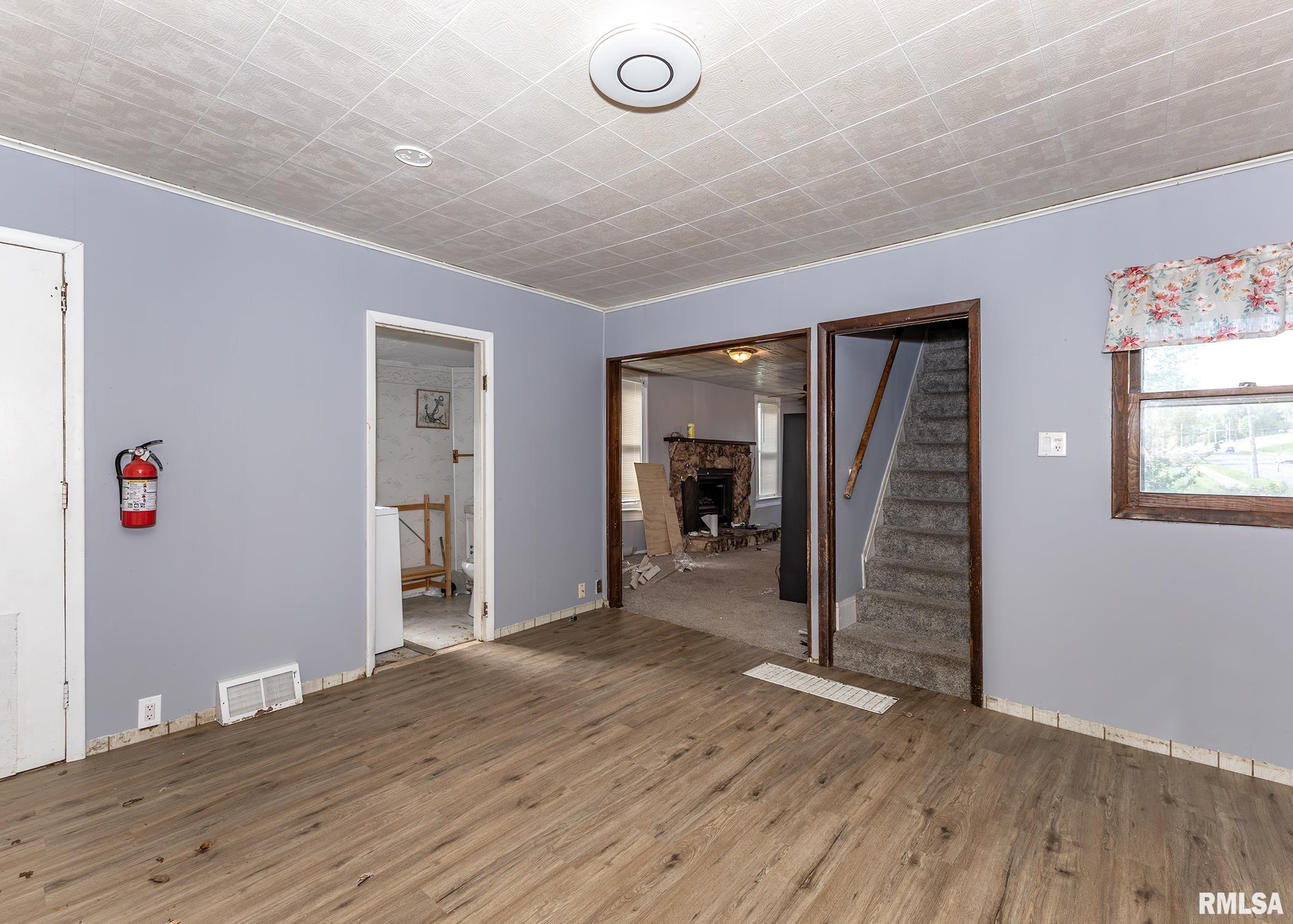 270 21st Avenue North, Clinton, Iowa image 4
