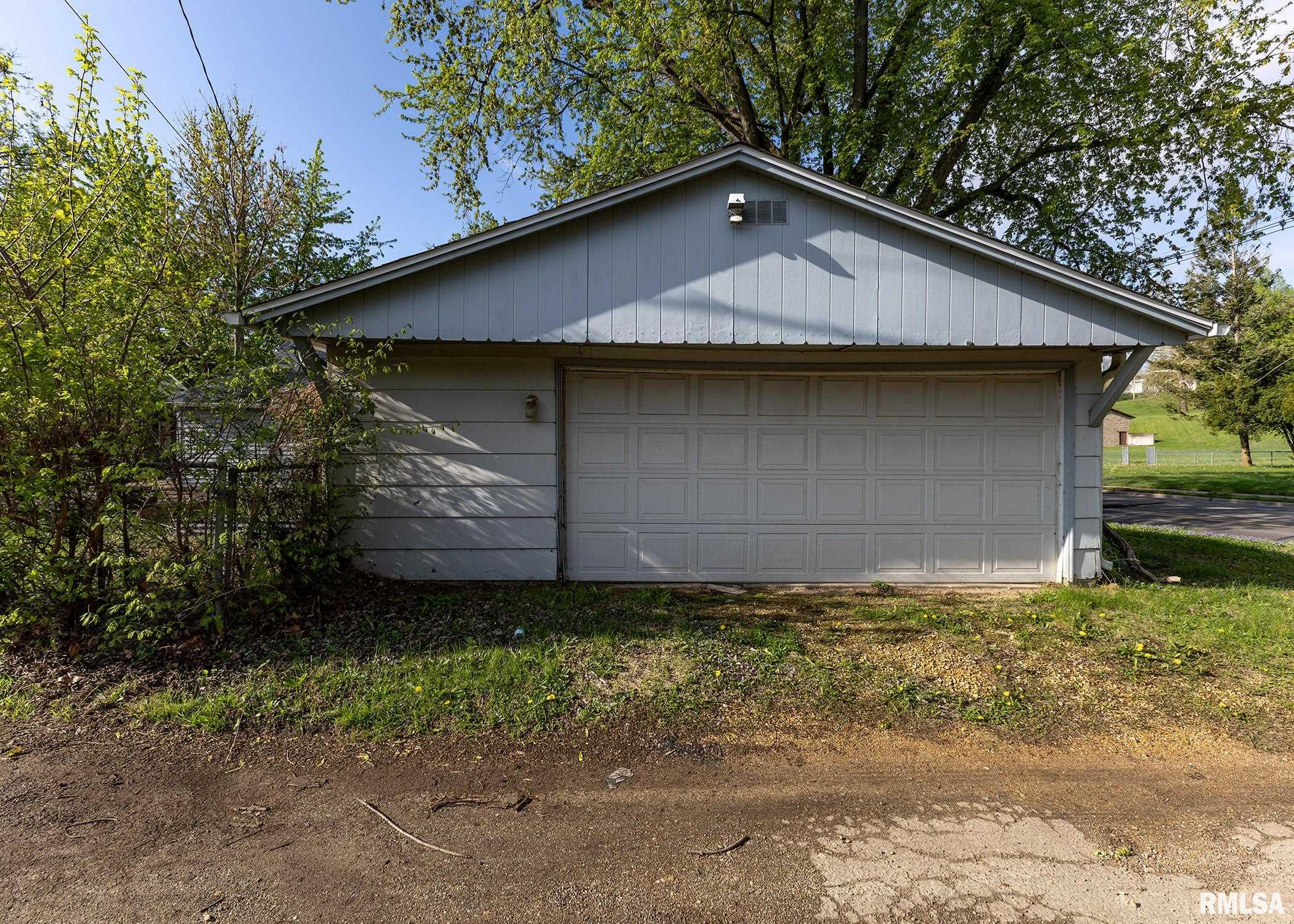 270 21st Avenue North, Clinton, Iowa image 19