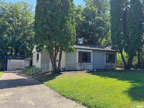 Homes For Sale - 217 Chandler Boulevard<br/> Macomb, IL 61455