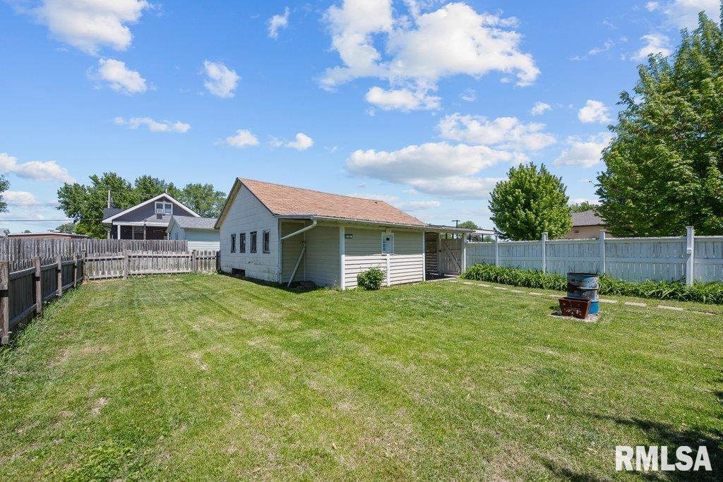 126 S Genessee Street, Blue Grass, Iowa image 15