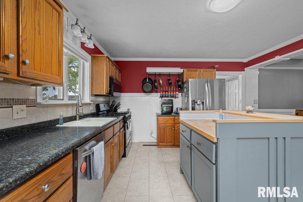 126 S Genessee Street, Blue Grass, Iowa image 6