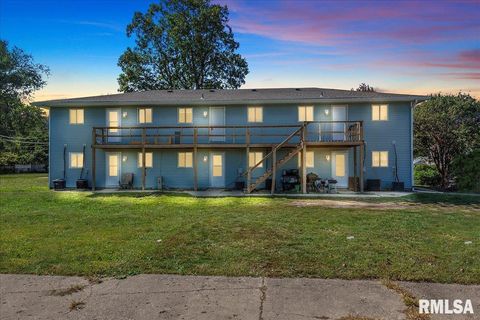 Photo of 824 E Ridgely Avenue, Springfield, IL 62702 (MLS # CA1043403)