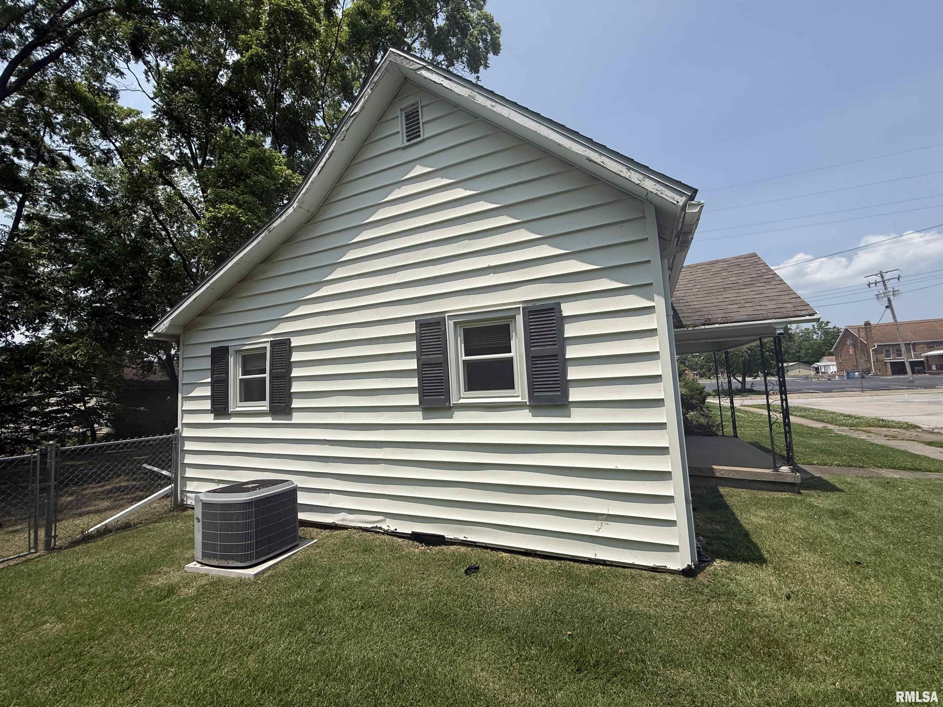 209 N Olive Street, Carterville, Illinois image 6