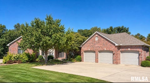 Homes For Sale - 4144 W Tangleoaks Court<br/> Peoria, IL 61615