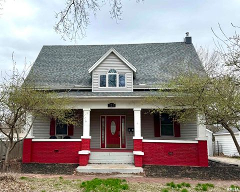 Homes For Sale - 121 E Court Street<br/> Farmington, IL 61531