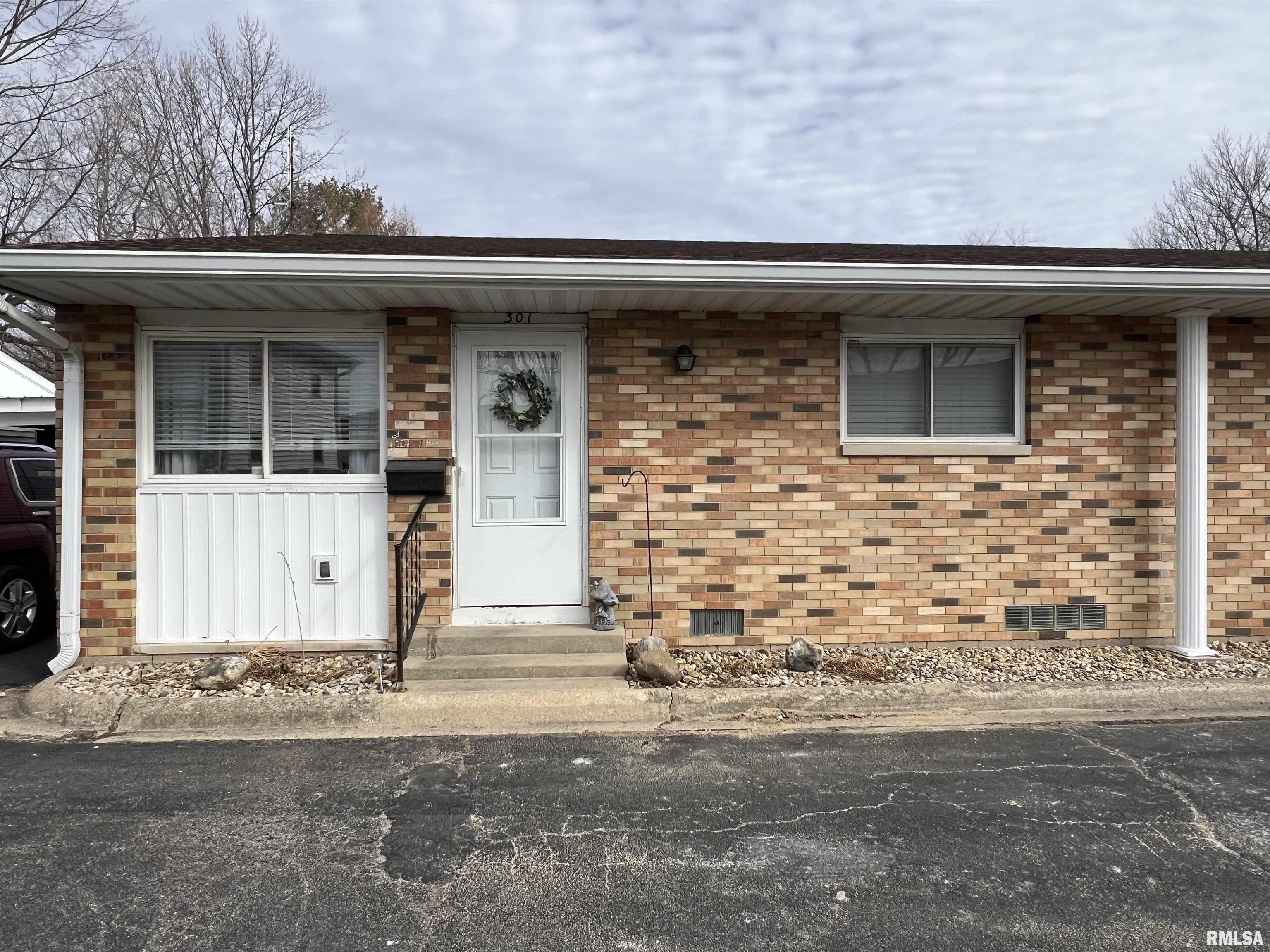 420 Brentwood Road #301, Morton, Illinois image 1