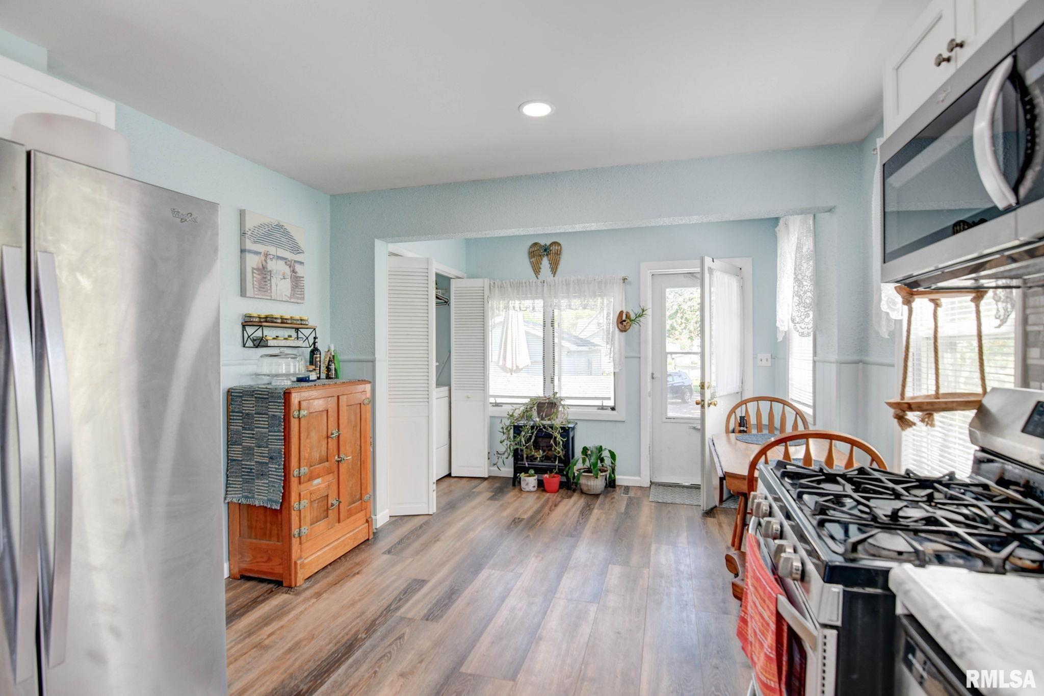 805 E Ash Street, Taylorville, Illinois image 25