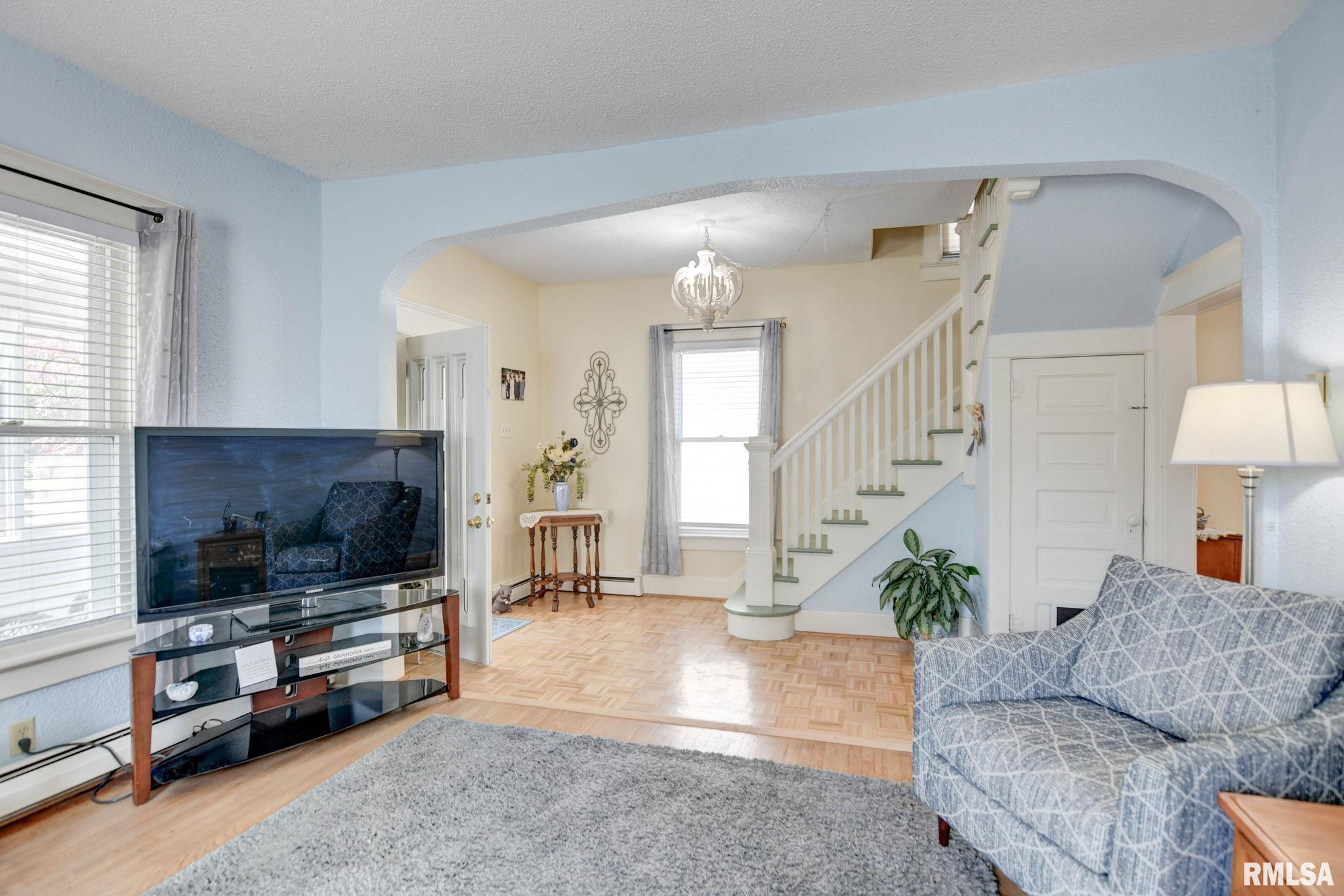 805 E Ash Street, Taylorville, Illinois image 8