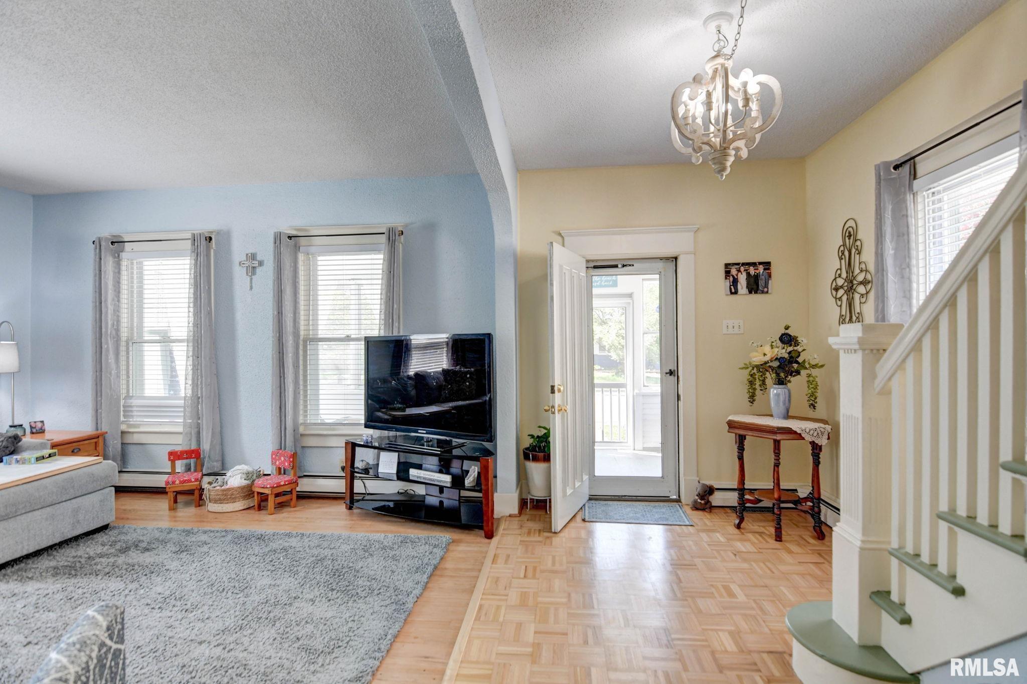 805 E Ash Street, Taylorville, Illinois image 9