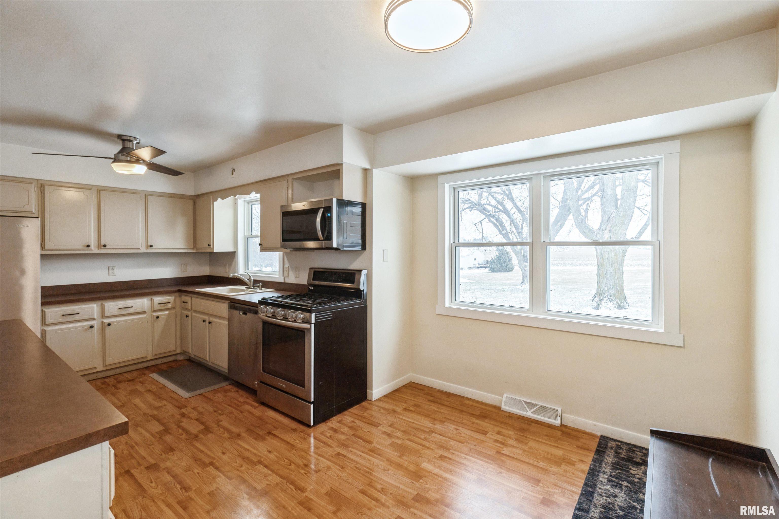 319 N 1st Street, Long Grove, Iowa image 9