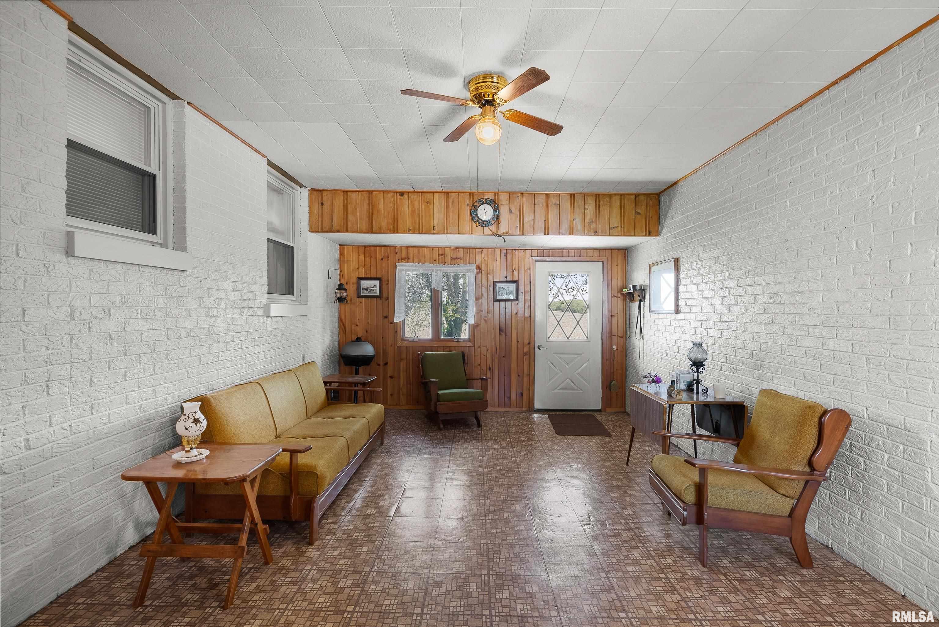 231 N 1st Street, Long Grove, Iowa image 14