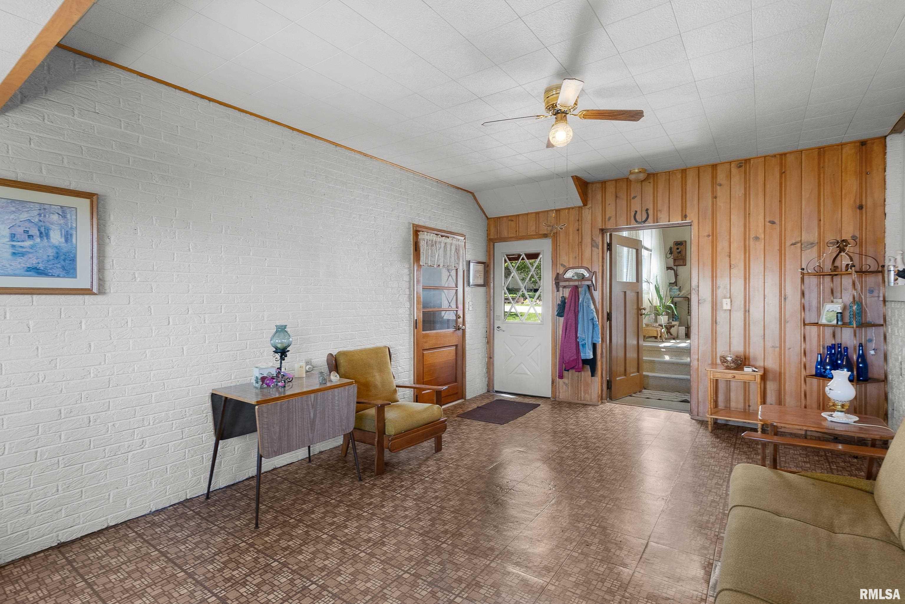 231 N 1st Street, Long Grove, Iowa image 15