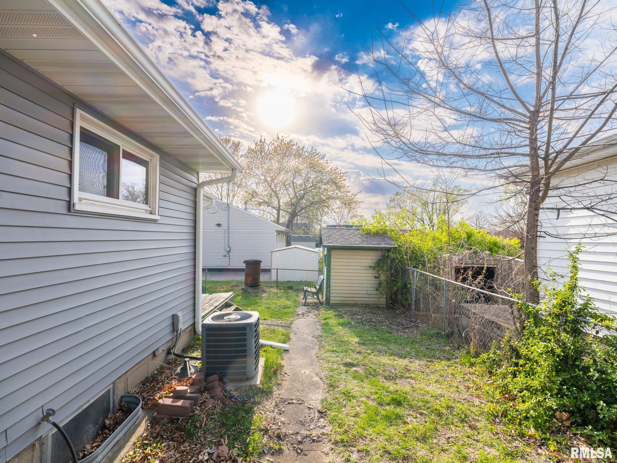 2205 Cherry Lane, Pekin, Illinois image 46