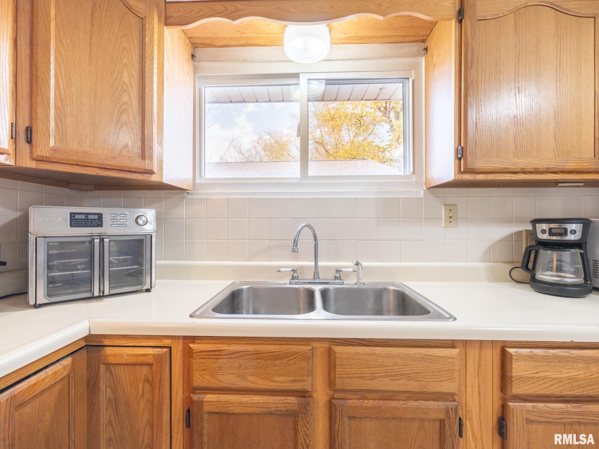 2205 Cherry Lane, Pekin, Illinois image 18
