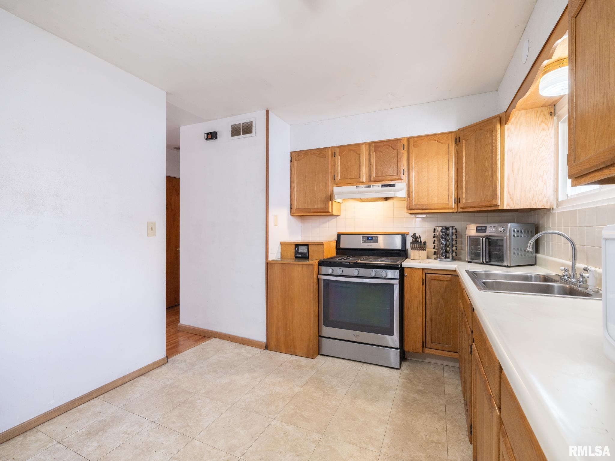 2205 Cherry Lane, Pekin, Illinois image 16