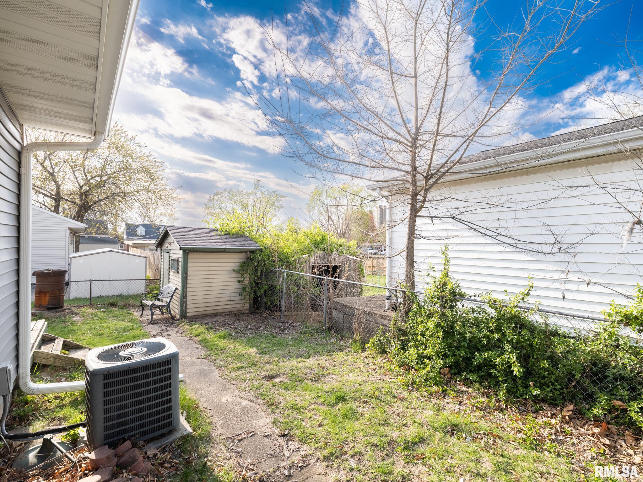 2205 Cherry Lane, Pekin, Illinois image 47