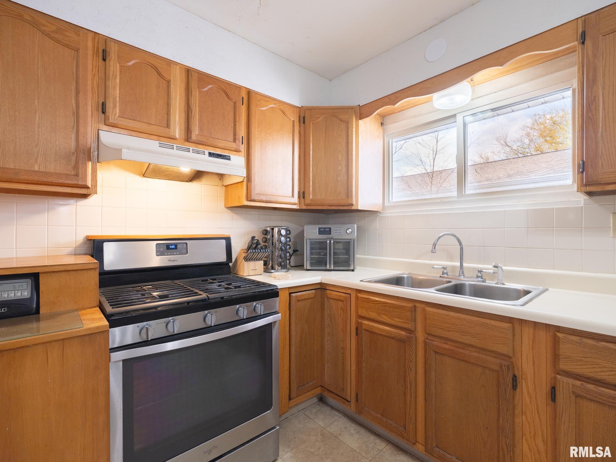 2205 Cherry Lane, Pekin, Illinois image 17