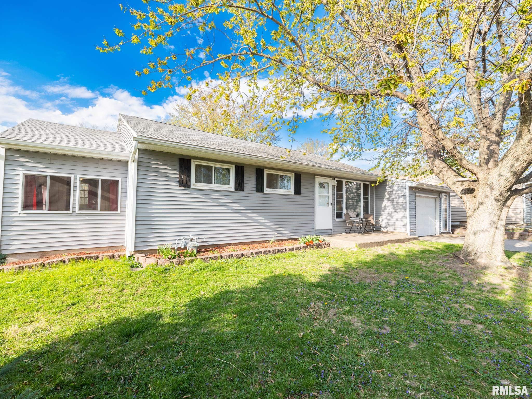 2205 Cherry Lane, Pekin, Illinois image 3