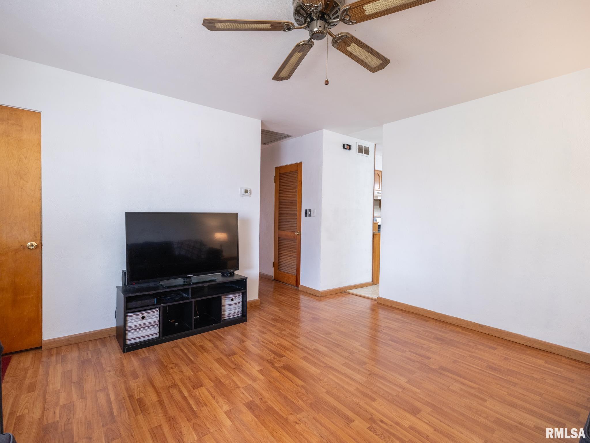 2205 Cherry Lane, Pekin, Illinois image 9