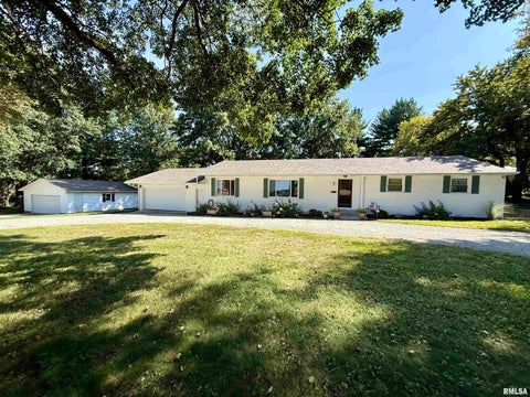 Homes For Sale - 349 E Chapel Street<br/> Mount Auburn, IL 62547