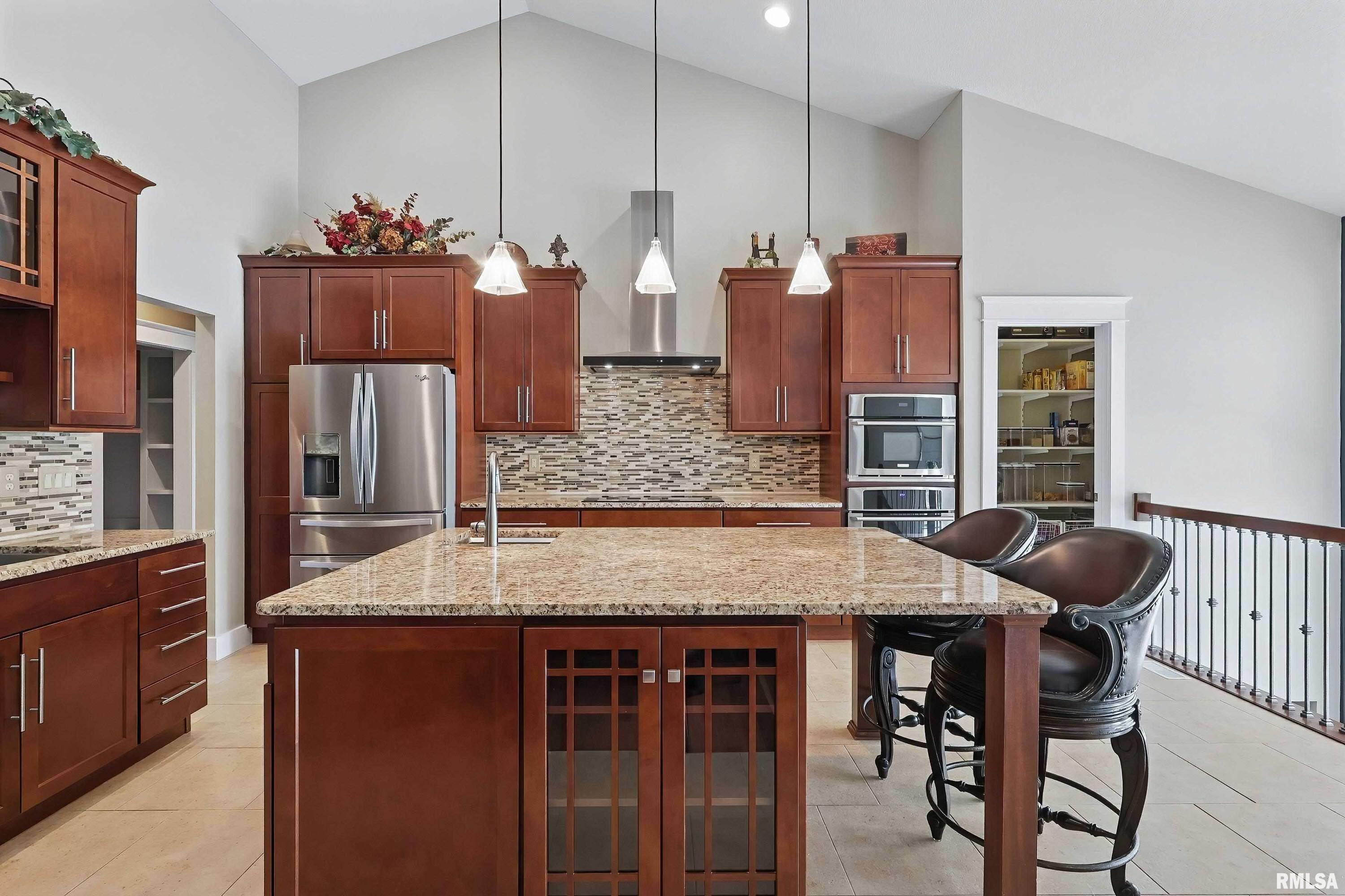 7 Redstone Court, Le Claire, Iowa image 13