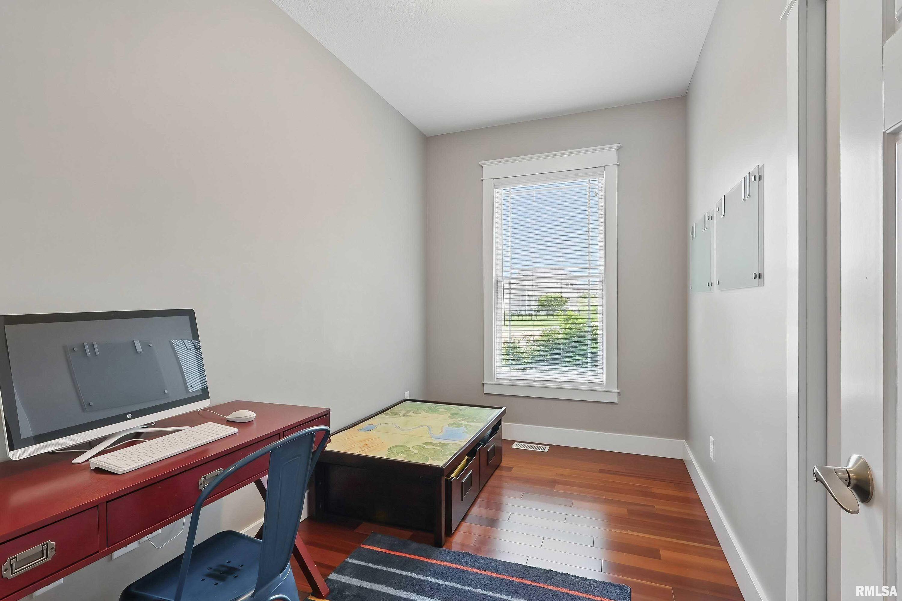 7 Redstone Court, Le Claire, Iowa image 36