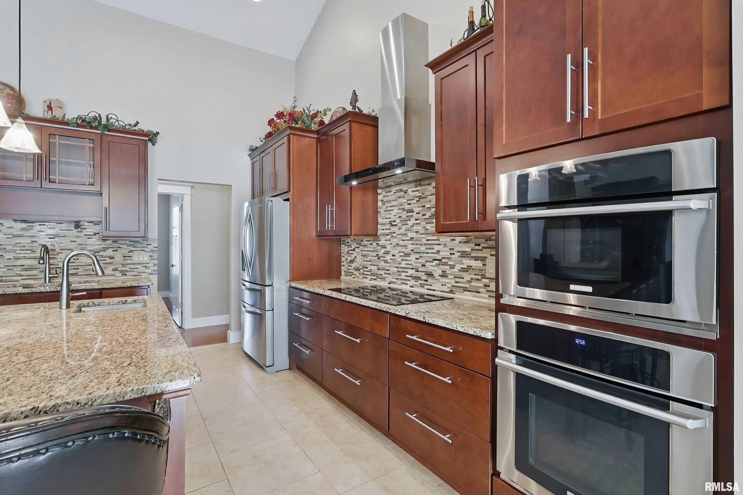 7 Redstone Court, Le Claire, Iowa image 19
