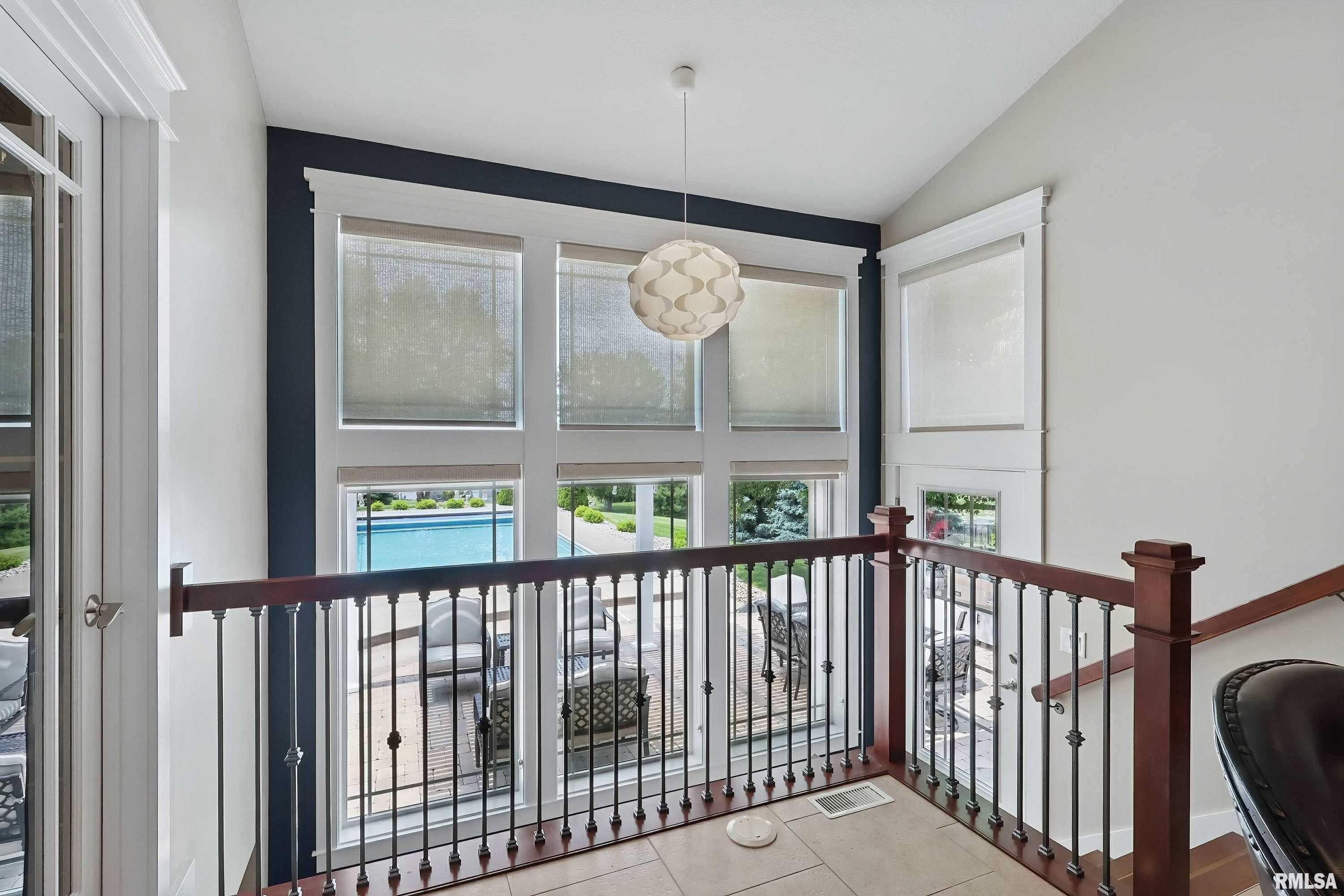 7 Redstone Court, Le Claire, Iowa image 18