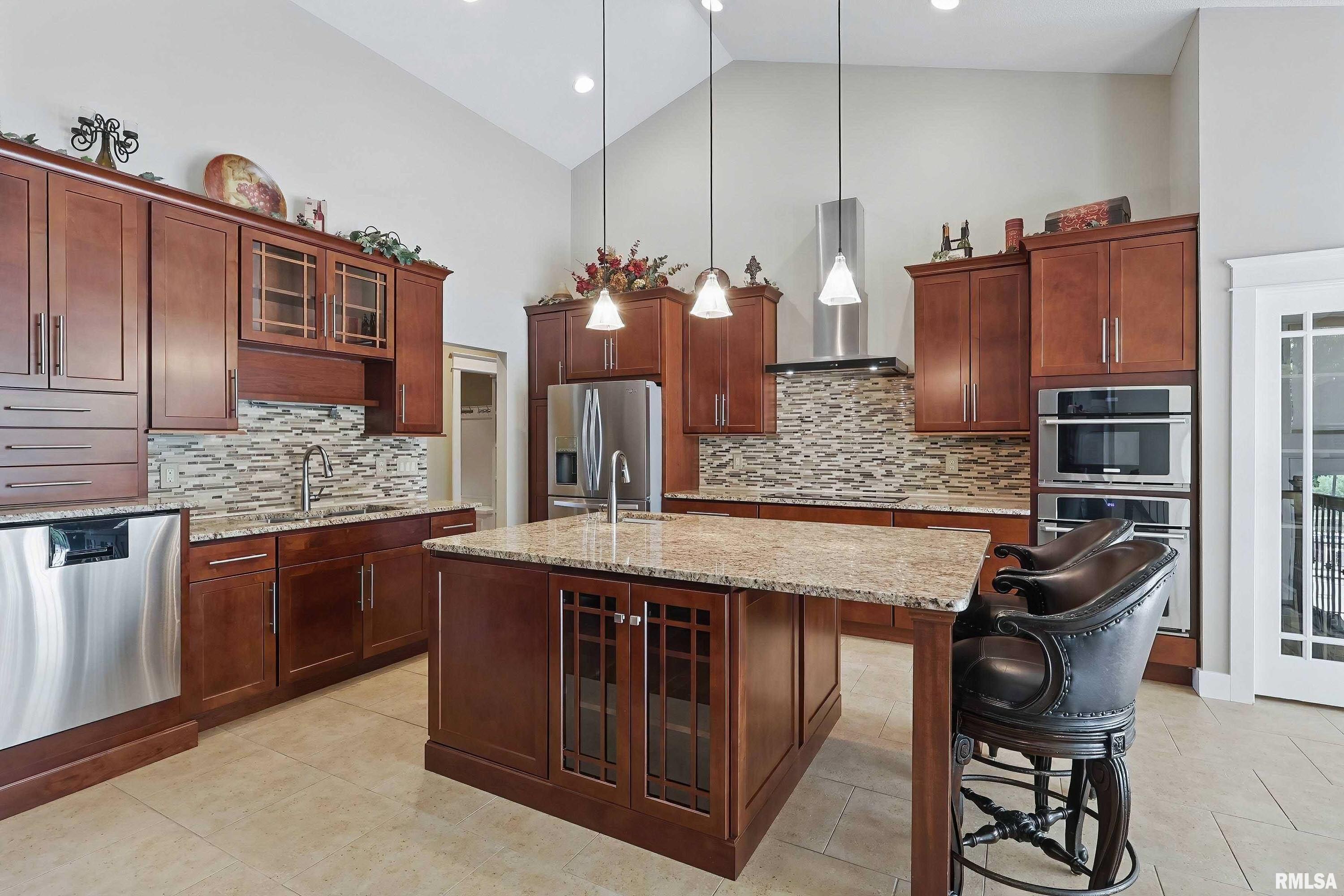 7 Redstone Court, Le Claire, Iowa image 15