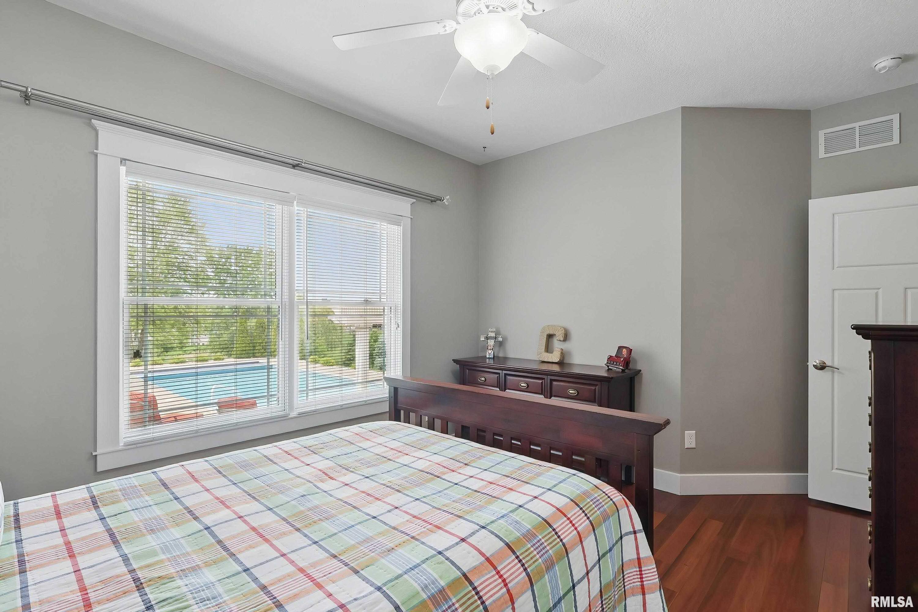 7 Redstone Court, Le Claire, Iowa image 31