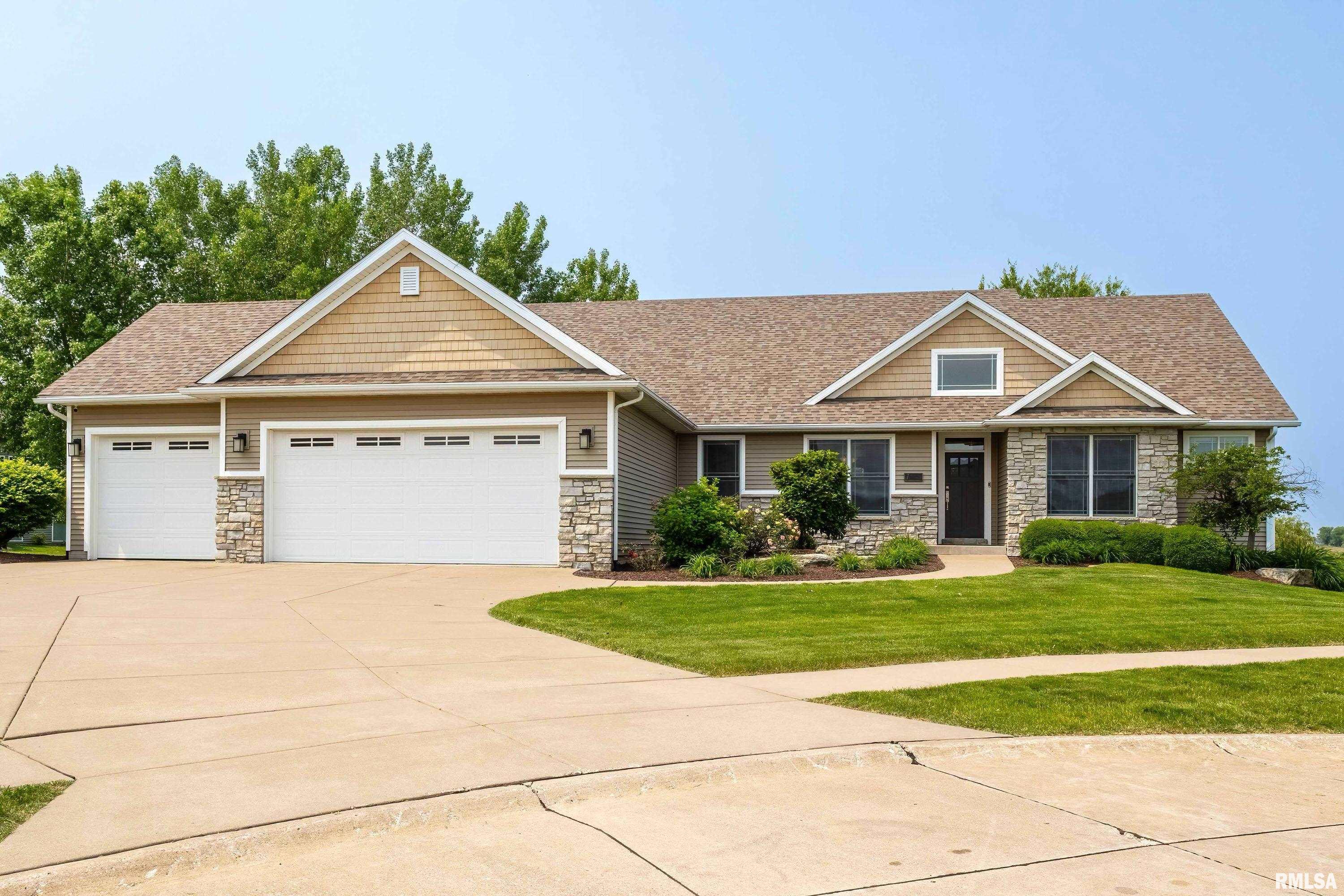 7 Redstone Court, Le Claire, Iowa image 2