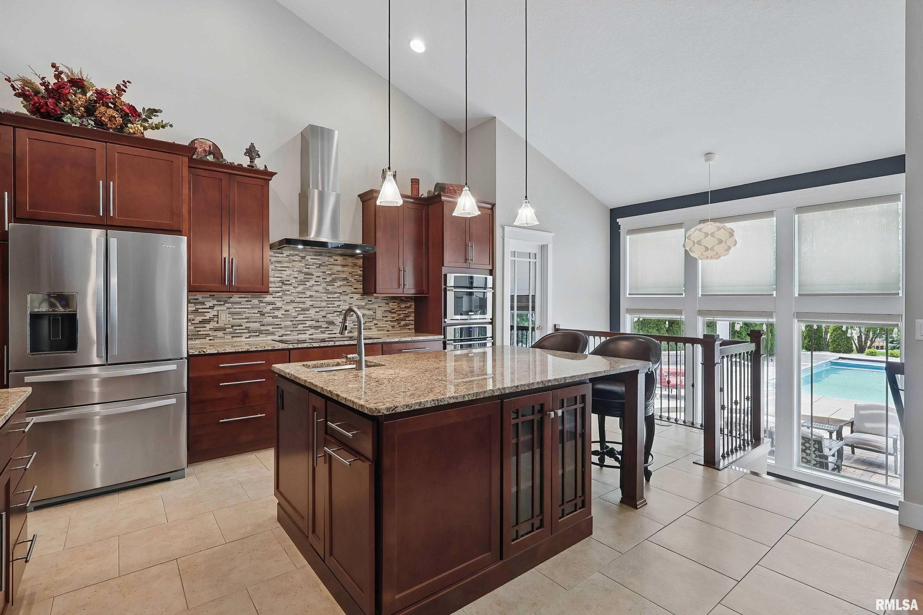 7 Redstone Court, Le Claire, Iowa image 14