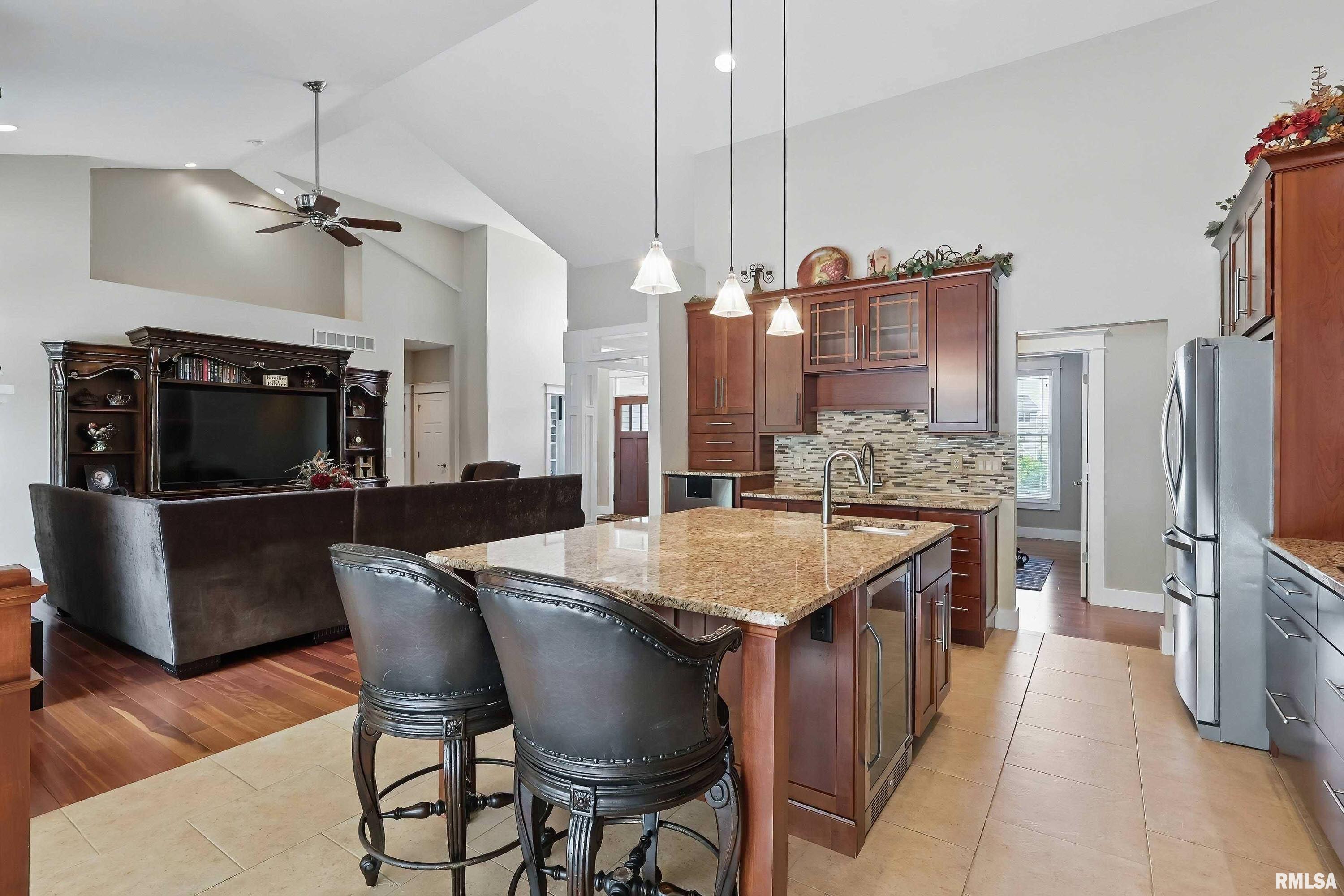 7 Redstone Court, Le Claire, Iowa image 17