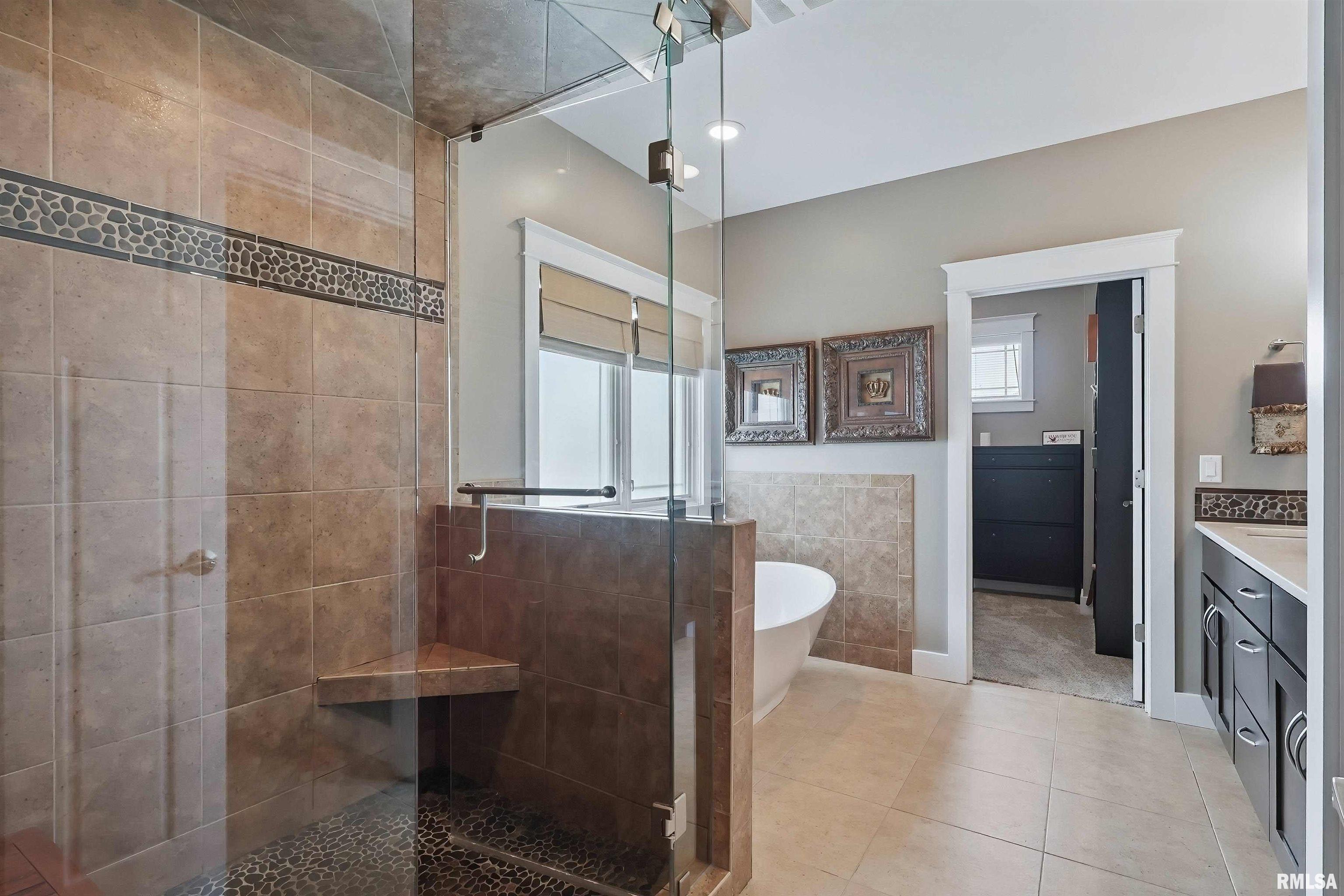7 Redstone Court, Le Claire, Iowa image 24