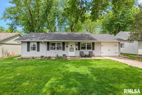Photo of 18 NOTTINGHAM Drive, Chatham, IL 62629 (MLS # CA1043291)
