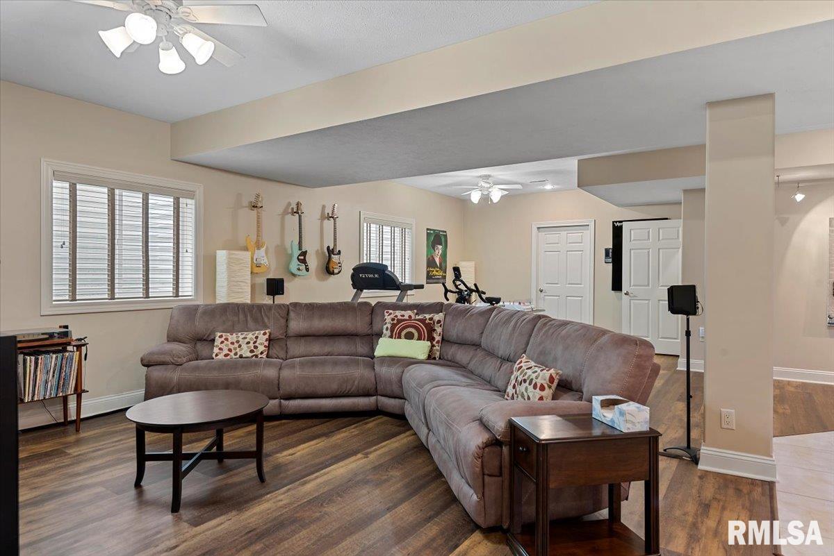 4306 Castle Pines Drive, Springfield, Illinois image 33